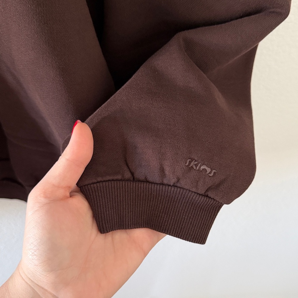 Skims Boyfriend Fleece Oversized Half-Zip Pullover In Espresso - Picture 8 of 8